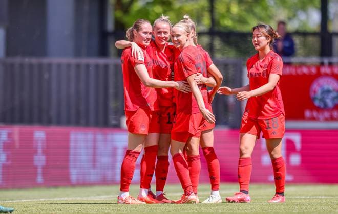 GER, Munich, FC Bayern München vs SGS Essen, Google Pixel Frauen Bundesliga, Football, DFB, Spielzeit 2024 2025, FC Bayern Campus, 22 Spieltag, im Bild Lea Schüller FC Bayern München 11 scores the goal for 1 0 and cheers DFB DFL REGULATIONS PROHIBIT ANY USE OF PHOTOGRAPHS AS IMAGE SEQUENCES AND OR QUASI VIDEO, 11 05 2025, Copyright: HMBxMedia HendrikxHamelau