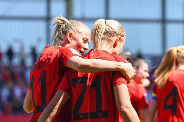 Soccer I Women I Season 2024 2025 I Bundesliga I 22 Matchday I FC Bayern Munich SGS Essen I 11 05 2025 Goalscorer for 1 0 Lea Schüller 11, FC Bayern Munich hugs Goalscorer for 2 0 Pernille Harder 21, FC Bayern Munich Munich Ingolstädter Straße 272 Bayern Germany Copyright: xLobeca InesxHähnelx