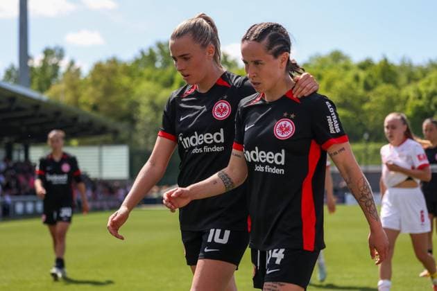 Laura Freigang Eintracht Frankfurt Women, 10 and Geraldine Reuteler Eintracht Frankfurt Women, 14 arm in arm, on the way to the dressing room at half-time, RB Leipzig Women vs Eintracht Frankfurt Women, Football, 1 Womens Bundesliga, 22 Matchday, Season 2024 2025, 11 05 2025,¨ DFL REGULATIONS PROHIBIT ANY USE OF PHOTOGRAPHS AS IMAGE SEQUENCES AND OR QUASI VIDEO,¨ RB Leipzig Women vs Eintracht Frankfurt Women, Football, 1 Womens Bundesliga, Matchday 22, Season 2024 2025, 11 05 2025 Leipzig Copyright: xEibner-Pressefoto LauraxRoemerx EP_LRR