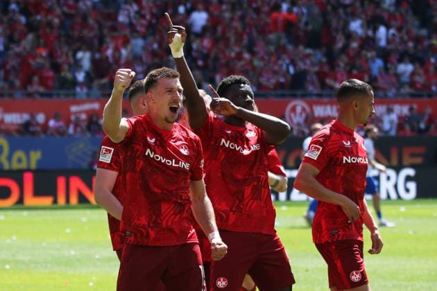 11 05 2025, xmohx, Fußball 2 Bundesliga, 1 FC Kaiserslautern SV Darmstadt 98 v l Torjubel nach dem Tor zum celebrating the goal celebrate 2 1 durch Ragnar Ache 1 FC Kaiserslautern DFL DFB REGULATIONS PROHIBIT ANY USE OF PHOTOGRAPHS as IMAGE SEQUENCES and or QUASI VIDEO Kaiserslautern
