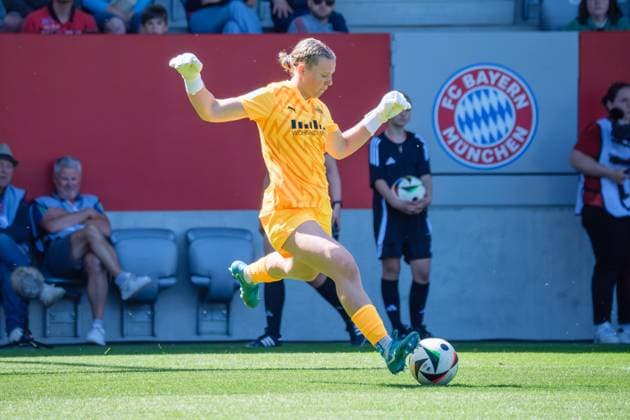 Kim Lea Sindermann 31, SGS Essen at the match FC Bayern Munich v SGS Essen, Football, Women, Google Pixel Women Bundesliga, 2024 2025, 22 Matchday on 11 05 2025 in Munich, FC Bayern Campus DFL and DFB regulations prohibit any use of photographs as image sequences and or quasi video Bayern Germany