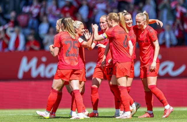 GER, Munich, FC Bayern München vs SGS Essen, Google Pixel Frauen Bundesliga, Fußball, DFB, Spielzeit 2024 2025, FC Bayern Campus, 22 Spieltag, im Bild Lea Schüller FC Bayern München 11 scores the goal for 3 0 and cheers DFB DFL REGULATIONS PROHIBIT ANY USE OF PHOTOGRAPHS AS IMAGE SEQUENCES AND OR QUASI VIDEO, 11 05 2025, Copyright: HMBxMedia HendrikxHamelau