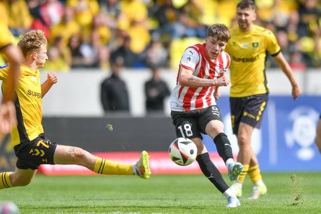 2025.05.11 Katowice pilka nozna PKO Ekstraklasa sezon 2024 2025 GKS Katowice - Cracovia Krakow N z Mateusz Kowalczyk Filip Rozga Foto Lukasz Laskowski PressFocus 2025.05.11 Katowice Football - Polish PKO Ekstraklasa season 2024 2025 GKS Katowice - Cracovia Krakow Mateusz Kowalczyk Filip Rozga Credit: Lukasz Laskowski PressFocus NEWSPIX.PL --- newspix.pl 