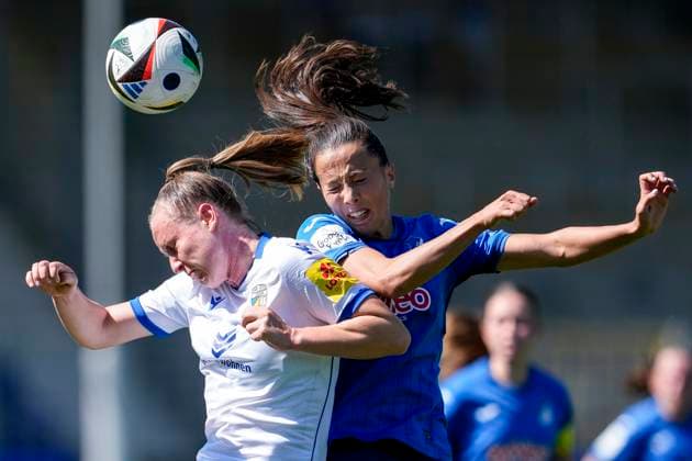 v li Luca Birkholz Jena, 20 , Marta Cazalla Garcia TSG, 15 , at header, header duel, game scene, duel in the air, action, action, 11 05 2025, Sinsheim Hoffenheim Germany , Football, Google Pixel Women Bundesliga, TSG 1899 Hoffenheim FC Carl Zeiss Jena, DFB DFL REGULATIONS PROHIBIT ANY USE OF PHOTOGRAPHS AS IMAGE SEQUENCES AND OR QUASI VIDEO xozx