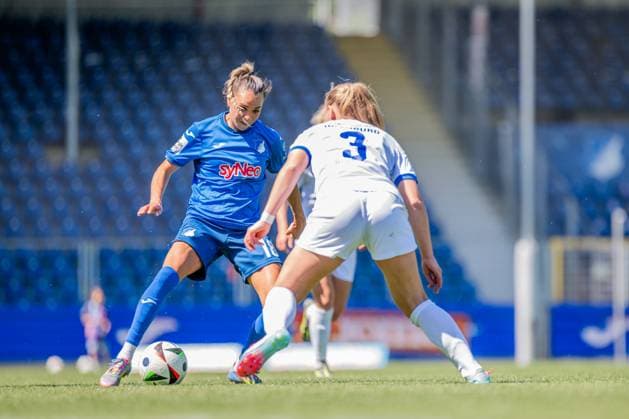Google Pixel Womens Bundesliga, TSG Hoffenheim FC Carl Zeiss Jena 11 05 2025 duel Julia Hickelsberger TSG Hoffenheim, 18 and Toma Ihlenburg FC Carl Zeiss Jena, 3 Google Pixel Womens Bundesliga, TSG Hoffenheim FC Carl Zeiss Jena, on 11 05 2025 at Dietmar Hopp Stadium in Hoffenheim DFB REGULATIONS PROHIBIT ANY USE OF PHOTOGRAPHS AS IMAGE SEQUENCES AND OR QUASI VIDEO Copyright: xBEAUTIFULxSPORTS Gelhardtx