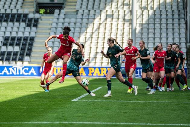Google Pixel Womens Bundesliga SC Freiburg vs SV Werder Bremen, 11 05 2025 Cora Zicai SC Freiburg 28 with a hack trick towards goal Google Pixel Womens Bundesliga SC Freiburg vs SV Werder Bremen, Dreisamstadion, Sunday 11 05 2025 DFB DFL REGULATIONS PROHIBIT ANY USE OF PHOTOGRAPHS AS IMAGE SEQUENCES AND OR QUASI VIDEO Copyright: xBEAUTIFULxSPORTS Boscox