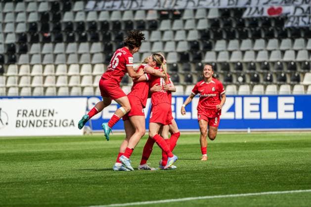 Google Pixel Womens Bundesliga SC Freiburg vs SV Werder Bremen, 11 05 2025 Goal celebration for 3 2 by Eileen Campbell SC Freiburg 10 Google Pixel Womens Bundesliga SC Freiburg vs SV Werder Bremen, Dreisamstadion, Sunday 11 05 2025 DFB DFL REGULATIONS PROHIBIT ANY USE OF PHOTOGRAPHS AS IMAGE SEQUENCES AND OR QUASI VIDEO Copyright: xBEAUTIFULxSPORTS Boscox