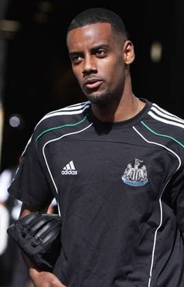 Newcastle United FC v Chelsea FC - Premier League Alexander Isak of Newcastle United plays during the Premier League match between Newcastle United and Chelsea at St. James s Park in Newcastle, United Kingdom, on May 11, 2025. Newcastle Tyne and Wear United Kingdom  Copyright: xMIxNewsx originalFilename:fletcher-newcastl250511_npyp7.jpg