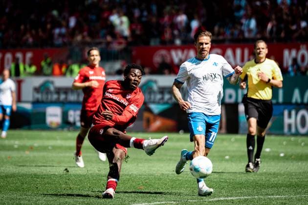 Faride Alidou 1 FC Kaiserslautern, 48 schietert mit seinem Abschluss, GER, 1 FC Kaiserslautern vs SV Darmstadt 98, Fussball 2 Bundesliga, 33 Spieltag, Saison 2024 2025, 11 05 2025 DFL DFB regulations prohibit any use of photographs as image sequences and or quasi video GER, 1 FC Kaiserslautern vs SV Darmstadt 98, Fussball 2 Bundesliga, 33 Spieltag, Saison 2024 2025, 11 05 2025, Kaiserslautern Copyright: xEibner-Pressefoto StefanxMayerx EP_SMR