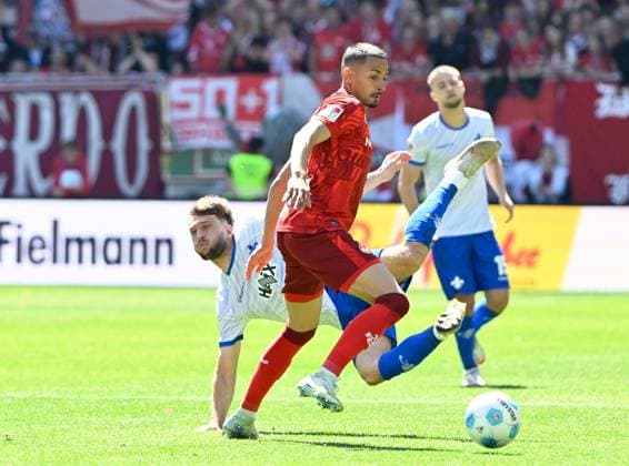 Football 2 Bundesliga Season 2024 25 1 FC Kaiserslautern 11 05 2025 Fritz Walter Stadion 1 FC Kaiserslautern fck SV Darmstadt 98 da 2 1 Kenny Prince REDONDO 1 FC Kaiserslautern , front Killian CORREDOR SV Darmstadt 98 1 FC Kaiserslautern