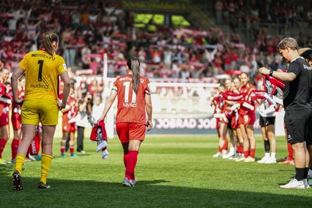 Google Pixel Womens Bundesliga SC Freiburg vs SV Werder Bremen, 11 05 2025 The last run to the fan block for Lena Nuding SC Freiburg 1 and Hasret Kayikçi SC Freiburg 11 Google Pixel Womens Bundesliga SC Freiburg vs SV Werder Bremen, Dreisamstadion, Sunday 11 05 2025 DFB DFL REGULATIONS PROHIBIT ANY USE OF PHOTOGRAPHS AS IMAGE SEQUENCES AND OR QUASI VIDEO Copyright: xBEAUTIFULxSPORTS Boscox