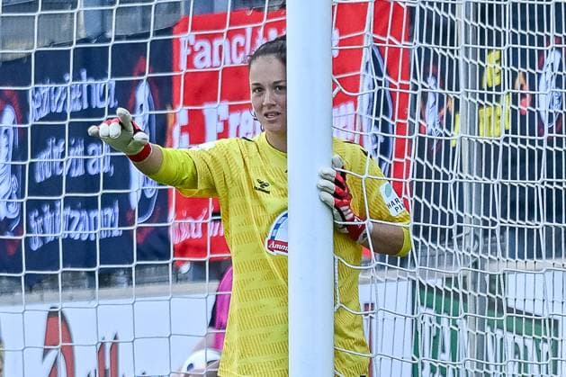 Livia Peng SV Werder Bremen, 01 GER, SC Freiburg SV Werder Bremen, Women Football, Google Pixel Women Bundesliga, 22 Matchday, Season 2024 2025, 11 05 2025 DFB REGULATIONS PROHIBIT ANY USE OF PHOTOGRAPHS AS IMAGE SEQUENCES AND OR QUASI VIDEO GER, SC Freiburg SV Werder Bremen, Women Football, Google Pixel Women Bundesliga, 22 Matchday, Season 2024 2025, 11 05 2025 Freiburg Copyright: xEibner-Pressefoto ThomasxHessx EP_THS
