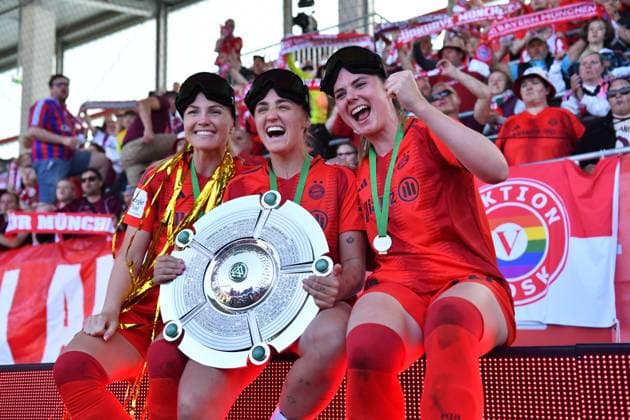 Glodis Viggosdottir 4 FC Bayern , Georgia Stanway 31 FC Bayern and Sarah Zadrazil 25 FC Bayern celebrate winning the German Google Pixel Womens Bundesliga 20024 2025 Championship with the fans on 11 05 2024 Munich FC Bayern Campus Bayern Germany