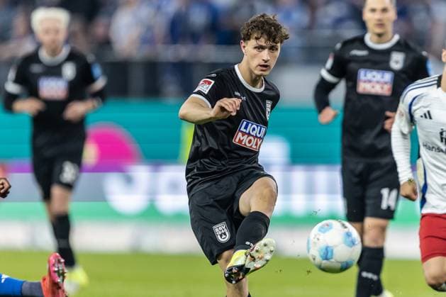Soccer Men 2 Bundesliga 33 Matchday Season 2024 2025 Hamburger SV vs SSV Ulm 1846 Soccer 10 05 2025 10 05 2025 10 05 2025, Soccer, Season 2024 2025, 2 Bundesliga, 33 Matchday, Hamburger SV SSV Ulm, 30 Maurice Krattenmacher SSV Ulm 1846 Soccer Photo Lucca Fundel DFL regulations prohibit any use of photographs as image sequences and or quasi video Hamburg Volksparkstadion Hamburg Hamburg Germany