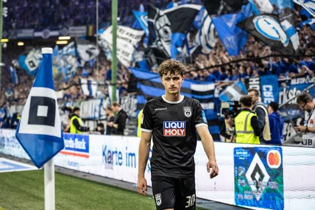 Soccer Men 2 Bundesliga 33 Matchday Season 2024 2025 Hamburger SV vs SSV Ulm 1846 Soccer 10 05 2025 10 05 2025 10 05 2025, Soccer, Season 2024 2025, 2 Bundesliga, 33 Matchday, Hamburger SV SSV Ulm, 30 Maurice Krattenmacher SSV Ulm 1846 Soccer after his substitution Photo Lucca Fundel DFL regulations prohibit any use of photographs as image sequences and or quasi video Hamburg Volksparkstadion Hamburg Hamburg Germany