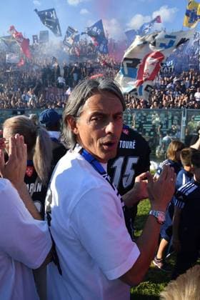Head coach of Pisa Filippo Inzaghi celebrates during Pisa SC celebration for promotion to Italian Serie A, Other in Pisa, Italy, May 10 2025  Copyright: xGabrielexMasotti IPAxSportx xipa-agency.netx xx IPA_57518217 IPA_Agency_IPA57518217