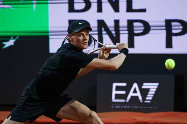 JannikSinner backhand during Internazionali BNL d Italia, International Tennis match in Rome, Italy, May 10 2025  Copyright: xGiorgioxMaiozzi IPAxSportx xipa-agency.netx xx IPA_57521204 IPA_Agency_IPA57521204