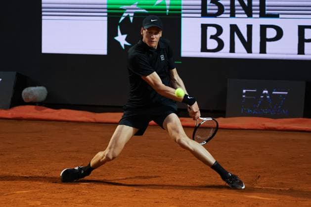 JannikSinner backhand during Internazionali BNL d Italia, International Tennis match in Rome, Italy, May 10 2025  Copyright: xGiorgioxMaiozzi IPAxSportx xipa-agency.netx xx IPA_57521218 IPA_Agency_IPA57521218
