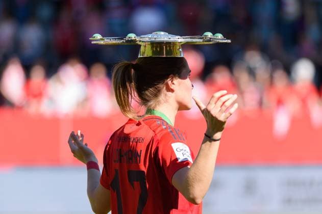 Sydney Lohmann (12 FC Bayern Munich) balacing the Meisterschale championship trophy on her head after the Google Pixel Frauen Bundesliga match between FC Bayern Munich and SGS Essen at FC Bayern Campus, Munich, Germany. (Sven Beyrich SPP) Copyright: xSvenxBeyrich SPPx spp-en-SvBe-20250511-D4S_1547