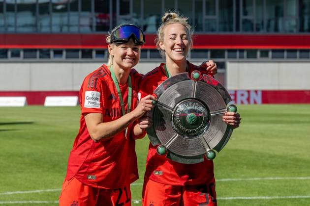Pernille Harder FC Bayern Muenchen Frauen, 21 and Carolin Simon FC Bayern Muenchen Frauen, 30 present the championship trophy FC Bayern Muenchen Frauen vs SGS Essen 1968, Football, Google Pixel Frauen Bundesliga, 22 Matchday, Season 2024 2025, 11 05 2025 DFL DFB REGULATIONS PROHIBIT ANY USE OF PHOTOGRAPHS as IMAGE SEQUENCES and or QUASI VIDEO FC Bayern Muenchen Frauen vs SGS Essen 1968, Football, Google Pixel Frauen Bundesliga, 22 Spieltag, Saison 2024 2025, 11 05 2025 Muenchen Copyright: xEibner-Pressefoto HeikexFeinerx EP_HFR