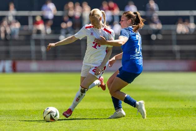 Google Pixel Frauen Bundesliga 1 FC Köln 1 FFC Turbine Potsdam, 11 05 2025 Anna Gerhardt 1 FC Köln, 21 , Emilie Bernhardt 1 FFC Turbine Potsdam, 31 Google Pixel Frauen Bundesliga, 1 FC Köln 1 FFC Turbine Potsdam, 22 Spieltag, am 11 05 2025, Franz Kremer Stadion, Köln DFB regulations prohibit any use of photographs as image sequences and or quasi video Copyright: xBEAUTIFULxSPORTS Meuselx