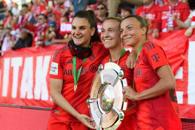 Jovana Damnjanovic (9 FC Bayern Munich), Julia Zigiotti Olme (16 FC Bayern Munich), Arianna Caruso (27 FC Bayern Munich) with the Meisterschale championship trophy after the Google Pixel Frauen Bundesliga match between FC Bayern Munich and SGS Essen at FC Bayern Campus, Munich, Germany. (Sven Beyrich SPP) Copyright: xSvenxBeyrich SPPx spp-en-SvBe-20250511-ND5_8252