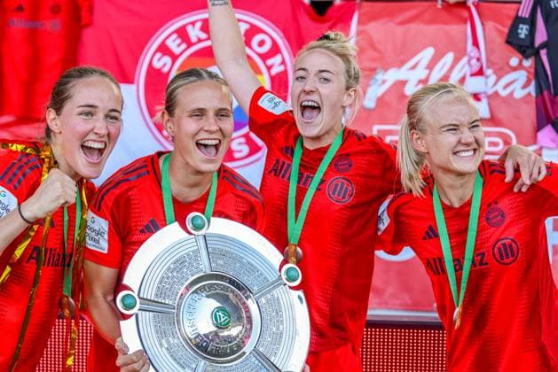 GER, Munich, FC Bayern Munich vs SGS Essen, Google Pixel Womens Bundesliga, Football, DFB, Season 2024 2025, FC Bayern Campus, 22 Matchday, in the picture players of FC Bayern Munich celebrate the German Championship 24 25, Klara Bühl FC Bayern Munich 17 DFB DFL REGULATIONS PROHIBIT ANY USE OF PHOTOGRAPHS AS IMAGE SEQUENCES AND OR QUASI VIDEO, 11 05 2025, Copyright: HMBxMedia HendrikxHamelau