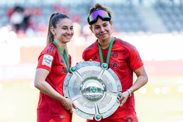 Google Pixel Womens Bundesliga, FC Bayern Munich SGS Essen 11 05 2025 Katharina Naschenweng FC Bayern Munich, 19 and Lena Oberdorf FC Bayern Munich, 8 pose with championship trophy, German champions 2024 25 Google Pixel Womens Bundesliga, FC Bayern Munich SGS Essen, Munich, FC Bayern Campus on 11 05 2025 Copyright: xBEAUTIFULxSPORTS Wunderlx