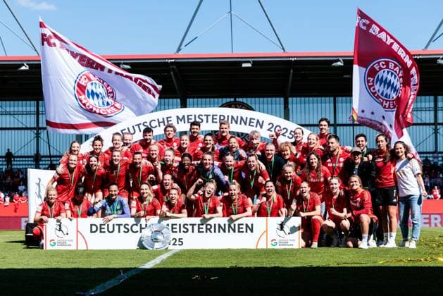 Google Pixel Womens Bundesliga, FC Bayern Munich SGS Essen 11 05 2025 German champions 2024 25, group photo, cheering Google Pixel Womens Bundesliga, FC Bayern Munich SGS Essen, Munich, FC Bayern Campus on 11 05 2025 Copyright: xBEAUTIFULxSPORTS Wunderlx