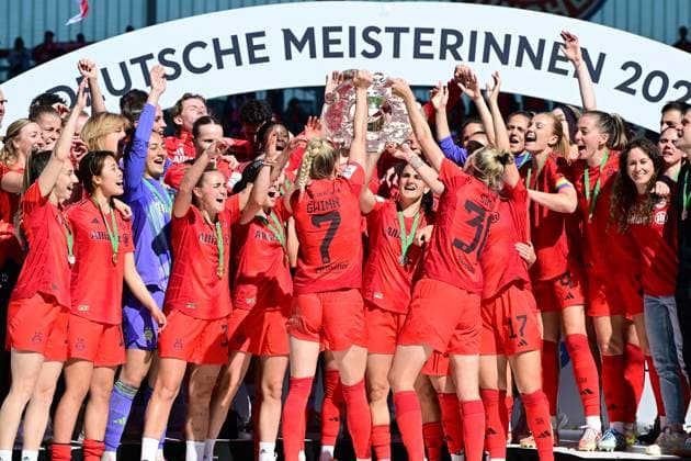 Womens soccer German champions of FC Bayern with the DFB trophy after the Google Pixel womens soccer Bundesliga match of FC Bayern Munich against SGS Essen incl. handover of the championship trophy on 11 05 2025, Germany, Bayern Munich FC Bayern Campus Bayern Germany