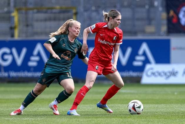 from left Ricarda Walkling SV Werder Bremen, 13 and Eileen Campbell SC Freiburg, 10 in a duel, dynamic, action, action, game scene, THE DFB REGULATIONS PROHIBIT ANY USE OF PHOTOGRAPHS AS IMAGE SEQUENCES AND OR QUASI VIDEO , 11 05 2025, Freiburg Germany , Football, Google Pixel Womens Bundesliga, SC Freiburg SV Werder Bremen xobx