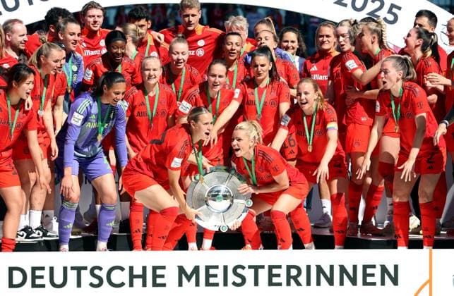 Football, Women, Google Pixel Womens Bundesliga, 22 matchday, 2024 2025 season, FC Bayern Munich SGS Essen, Campus championship celebration on the podium, FC Bayern Munich women celebrating, in front with the championship trophy Klara Bühl Buehl FC Bayern Munich left and Linda Dallmann FC Bayern Munich right