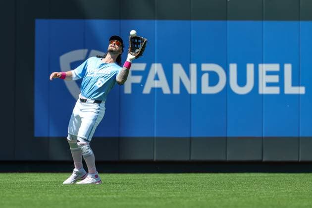 MLB, Baseball Herren, USA 2025: Red Sox Vs Royals MAY 11 May 11, 2025: Kansas City Royals left fielder Jonathan India (6) catches a fly ball for an out on Boston Red Sox second baseman David Hamilton (17) during the fifth inning at Kauffman Stadium in Kansas City, MO. David Smith CSM (Credit Image: Â David Smith Cal Media) Kansas City Mo United States of America EDITORIAL USE ONLY Copyright: xx ZUMA-20250511_zma_c04_068.jpg DavidxSmithx csmphotothree382768