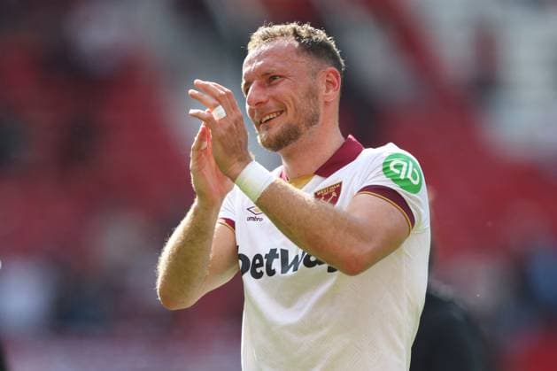 Vladimir Coufal of West Ham United applauds the fans at full-time Manchester United, ManU v West Ham United, Premier League, Football, Old Trafford, Manchester, UK - 11 May 2025 EDITORIAL USE ONLY No use with unauthorised audio, video, data, fixture lists, club league logos or live services. Online in-match use limited to 120 images, no video emulation. No use in betting, games or single club league player publications. Copyright: xJakexKirkman Shutterstockx 15292573en