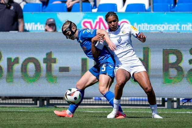v li Jamilla Sofia Rankin TSG, 5 , Josephine Bonsu Jena, 23 , duel, duel, tackle, tackling, dynamics, action, action, 11 05 2025, Sinsheim Hoffenheim Germany , Football, Google Pixel Women Bundesliga, TSG 1899 Hoffenheim FC Carl Zeiss Jena, DFB DFL REGULATIONS PROHIBIT ANY USE OF PHOTOGRAPHS AS IMAGE SEQUENCES AND OR QUASI VIDEO xozx