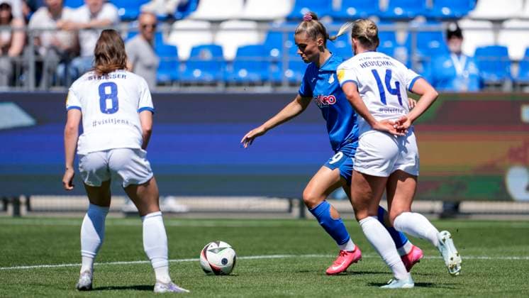 v li Felicia Sträßer Strässer, Jena, 8 , Selina Cerci TSG, 29 , Anja Heuschkel Jena, 14 , duel, duel, tackle, tackling, dynamics, action, action, 11 05 2025, Sinsheim Hoffenheim Germany , Soccer, Google Pixel Women Bundesliga, TSG 1899 Hoffenheim FC Carl Zeiss Jena, DFB DFL REGULATIONS PROHIBIT ANY USE OF PHOTOGRAPHS AS IMAGE SEQUENCES AND OR QUASI VIDEO xozx