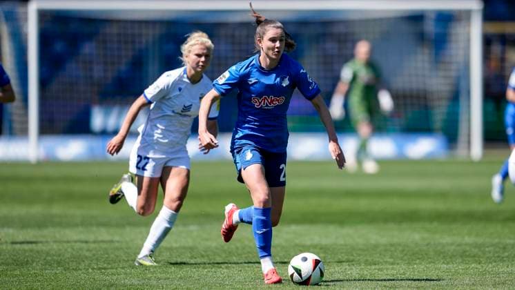 v li Fiona Gaißer Gaisser, Jena, 22 , Chiara Hahn TSG, 23 , duel, duel, tackle, tackling, dynamics, action, action, 11 05 2025, Sinsheim Hoffenheim Germany , Football, Google Pixel Women Bundesliga, TSG 1899 Hoffenheim FC Carl Zeiss Jena, DFB DFL REGULATIONS PROHIBIT ANY USE OF PHOTOGRAPHS AS IMAGE SEQUENCES AND OR QUASI VIDEO xozx