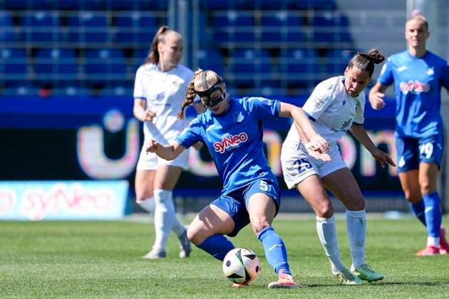v li Jamilla Sofia Rankin TSG, 5 , Noemi Gentile Jena, 25 , duel, duel, tackle, tackling, dynamics, action, action, 11 05 2025, Sinsheim Hoffenheim Germany , Football, Google Pixel Women Bundesliga, TSG 1899 Hoffenheim FC Carl Zeiss Jena, DFB DFL REGULATIONS PROHIBIT ANY USE OF PHOTOGRAPHS AS IMAGE SEQUENCES AND OR QUASI VIDEO xozx