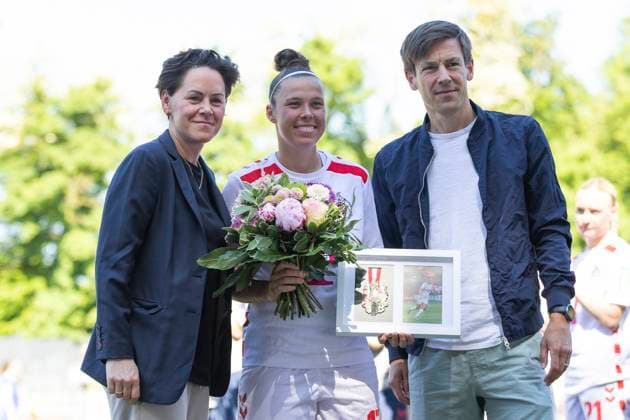 Google Pixel Frauen Bundesliga 1 FC Köln 1 FFC Turbine Potsdam, 11 05 2025 Nicole Billa 1 FC Köln, 17 with Nicole Bender Rummler and Dr Carsten Wettich Google Pixel Frauen Bundesliga, 1 FC Köln 1 FFC Turbine Potsdam, 22 Spieltag, am 11 05 2025, Franz Kremer Stadion, Köln DFB regulations prohibit any use of photographs as image sequences and or quasi video Copyright: xBEAUTIFULxSPORTS Meuselx