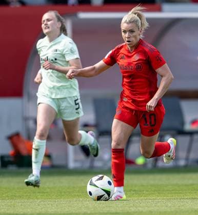 Linda Dallmann FC Bayern Muenchen Frauen, 10 FC Bayern Muenchen Frauen vs SGS Essen 1968, Fußball, Google Pixel Frauen Bundesliga, 22 Spieltag, Saison 2024 2025, 11 05 2025 DFL DFB REGULATIONS PROHIBIT ANY USE OF PHOTOGRAPHS as IMAGE SEQUENCES and or QUASI VIDEO FC Bayern Muenchen Frauen vs SGS Essen 1968, Fußball, Google Pixel Frauen Bundesliga, 22 Spieltag, Saison 2024 2025, 11 05 2025 Muenchen Copyright: xEibner-Pressefoto HeikexFeinerx EP_HFR
