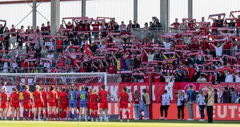 Scarf parade of Bayern fans for the champions FC Bayern Muenchen Frauen vs SGS Essen 1968, Football, Google Pixel Frauen Bundesliga, 22 Spieltag, Saison 2024 2025, 11 05 2025 DFL DFB REGULATIONS PROHIBIT ANY USE OF PHOTOGRAPHS as IMAGE SEQUENCES and or QUASI VIDEO FC Bayern Muenchen Frauen vs SGS Essen 1968, Football, Google Pixel Frauen Bundesliga, 22 Spieltag, Saison 2024 2025, 11 05 2025 Muenchen Copyright: xEibner-Pressefoto HeikexFeinerx EP_HFR