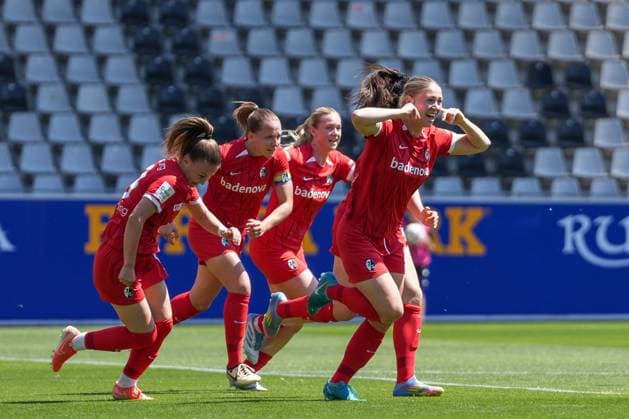Samantha Steuerwald SC Freiburg, 21 goal celebration, emotions, jubilation, goal success, finish, goal for Hasret Kayikci SC Freiburg, 11 , Germany, Football, GooglePixel Womens Bundesliga, 22 Matchday, 2024 2025, SC Freiburg vs SV Werder Bremen, 11 05 2025, Dreisamstadion, Freiburg, Germany DFB REGULATIONS PROHIBIT ANY USE OF PHOTOGRAPHS AS IMAGE SEQUENCES AND OR QUASI VIDEO Freiburg Dreisamstadion Baden Wuerttemberg Germany Copyright: xArnexAmbergx