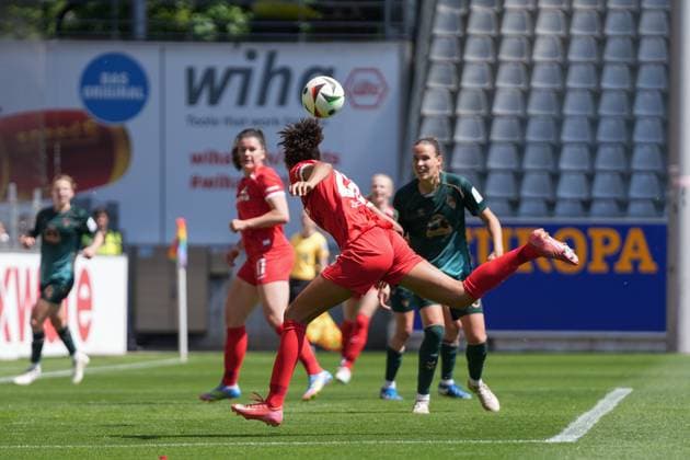 Cora Zicai SC Freiburg, 28 assists, header , Germany, Soccer, GooglePixel Womens Bundesliga, 22 Matchday, 2024 2025, SC Freiburg vs SV Werder Bremen, 11 05 2025, Dreisamstadion, Freiburg, Germany DFB REGULATIONS PROHIBIT ANY USE OF PHOTOGRAPHS AS IMAGE SEQUENCES AND OR QUASI VIDEO Freiburg Dreisamstadion Baden Wuerttemberg Germany Copyright: xArnexAmbergx