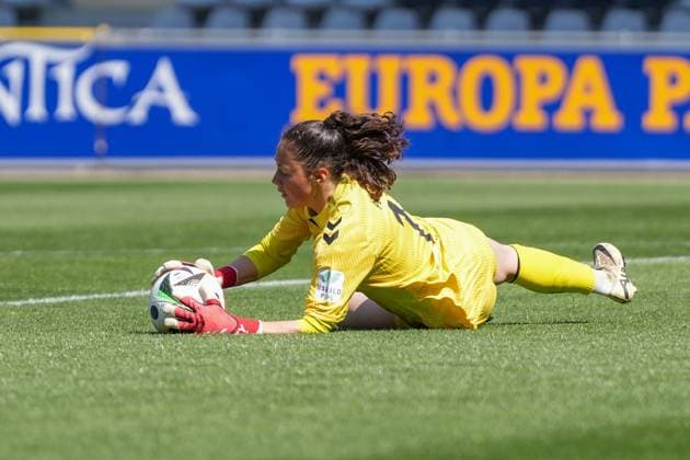 Livia Peng SV Werder Bremen, 01 on the ball , Germany, Football, GooglePixel Womens Bundesliga, 22 Matchday, 2024 2025, SC Freiburg vs SV Werder Bremen, 11 05 2025, Dreisamstadion, Freiburg, Germany DFB REGULATIONS PROHIBIT ANY USE OF PHOTOGRAPHS AS IMAGE SEQUENCES AND OR QUASI VIDEO Freiburg Dreisamstadion Baden Wuerttemberg Germany Copyright: xArnexAmbergx