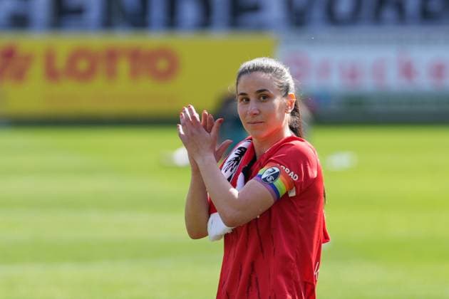 Hasret Kayikci SC Freiburg, 11 emotional farewell, farewell , Germany, Football, GooglePixel Womens Bundesliga, 22 Matchday, 2024 2025, SC Freiburg vs SV Werder Bremen, 11 05 2025, Dreisamstadion, Freiburg, Germany DFB REGULATIONS PROHIBIT ANY USE OF PHOTOGRAPHS AS IMAGE SEQUENCES AND OR QUASI VIDEO Freiburg Dreisamstadion Baden Wuerttemberg Germany Copyright: xArnexAmbergx