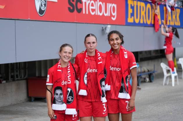 Nia Szenk SC Freiburg, 13 , Alina Axtmann SC Freiburg, 03 , Cora Zicai SC Freiburg, 28 , Germany, Soccer, GooglePixel Womens Bundesliga, 22 Matchday, 2024 2025, SC Freiburg vs SV Werder Bremen, 11 05 2025, Dreisamstadion, Freiburg, Germany DFB REGULATIONS PROHIBIT ANY USE OF PHOTOGRAPHS AS IMAGE SEQUENCES AND OR QUASI VIDEO Freiburg Dreisamstadion Baden Wuerttemberg Germany Copyright: xArnexAmbergx