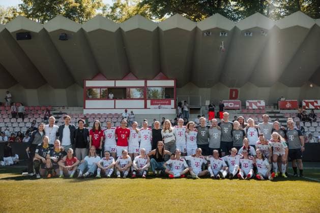 Cologne, Germany, May 11th 2025 Team photo of 1.FC Koln after the game during the Google Pixel Frauen-Bundesliga match between 1.FC Koln and Turbine Potsdam at Franz-Kremer-Stadion, in Cologne, Germany. (Gabor Baumgarten SPP) Copyright: xGaborxBaumgartenx xSPPx spp-en-GaBaSp-2025_05_11_1.FC Koln_Potsdam_Gabor Baumgarten-525921