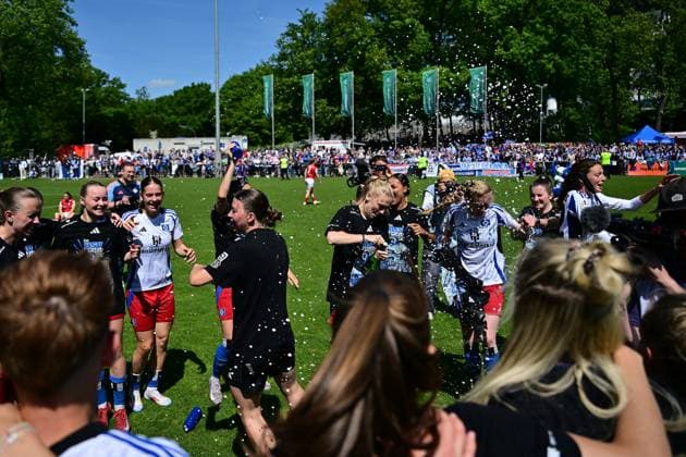 Soccer I Women I Season 2024 2025 I 2 Bundesliga I 25 Matchday I Hamburger SV SC Freiburg II I 11 05 2025 Cheers, excitement, enthusiasm, euphoria, joy, happiness, cheerfulness at Hamburger SV Frauen after the victory against SC Freiburg II and the associated promotion to the GooglePixel Womens Bundesliga HSV 1 Womens Bundesliga After the game, there is no stopping all players, fans and officials Hamburg Am Volkspark Hamburg Germany Copyright: xLobeca FelixxSchlikisx