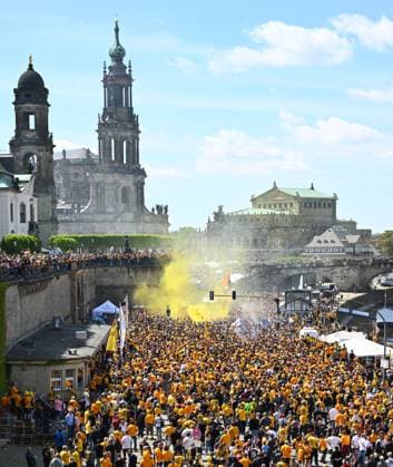 Promotion celebration on the Dresden Terrassenufer in the middle of the historic old town, truck, party truck, the team celebrates on a truck surrounded by their fans on the Elbe, promotion party, celebration, parade truck, parade, SG Dynamo Dresden, soccer, football, 3 league, season 2024 2025, Dresden, promotion to the 2 Bundesliga is perfect, 11 05 2025,