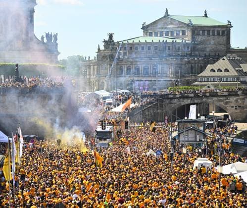Promotion celebration on the Dresden Terrassenufer in the middle of the historic old town, truck, party truck, the team celebrates on a truck surrounded by their fans on the Elbe, promotion party, celebration, parade truck, parade, SG Dynamo Dresden, soccer, football, 3 league, season 2024 2025, Dresden, promotion to the 2 Bundesliga is perfect, 11 05 2025,